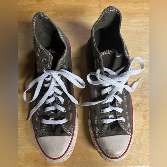 High-Top Sneakers with White Laces - Picture 2 of 6